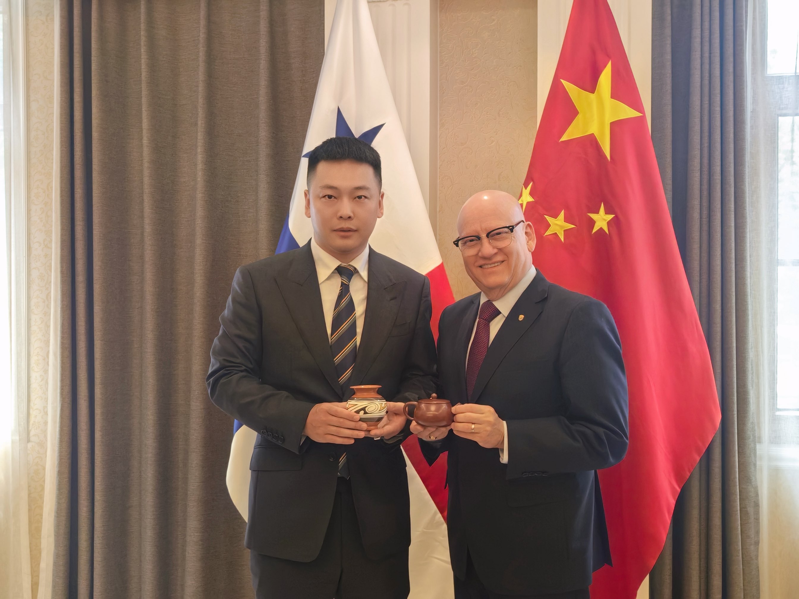 A5D82A8BCD364DC2CA400179631C84BB
